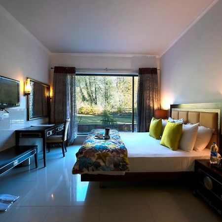 Mastiff Grand Manali Resort Exterior photo